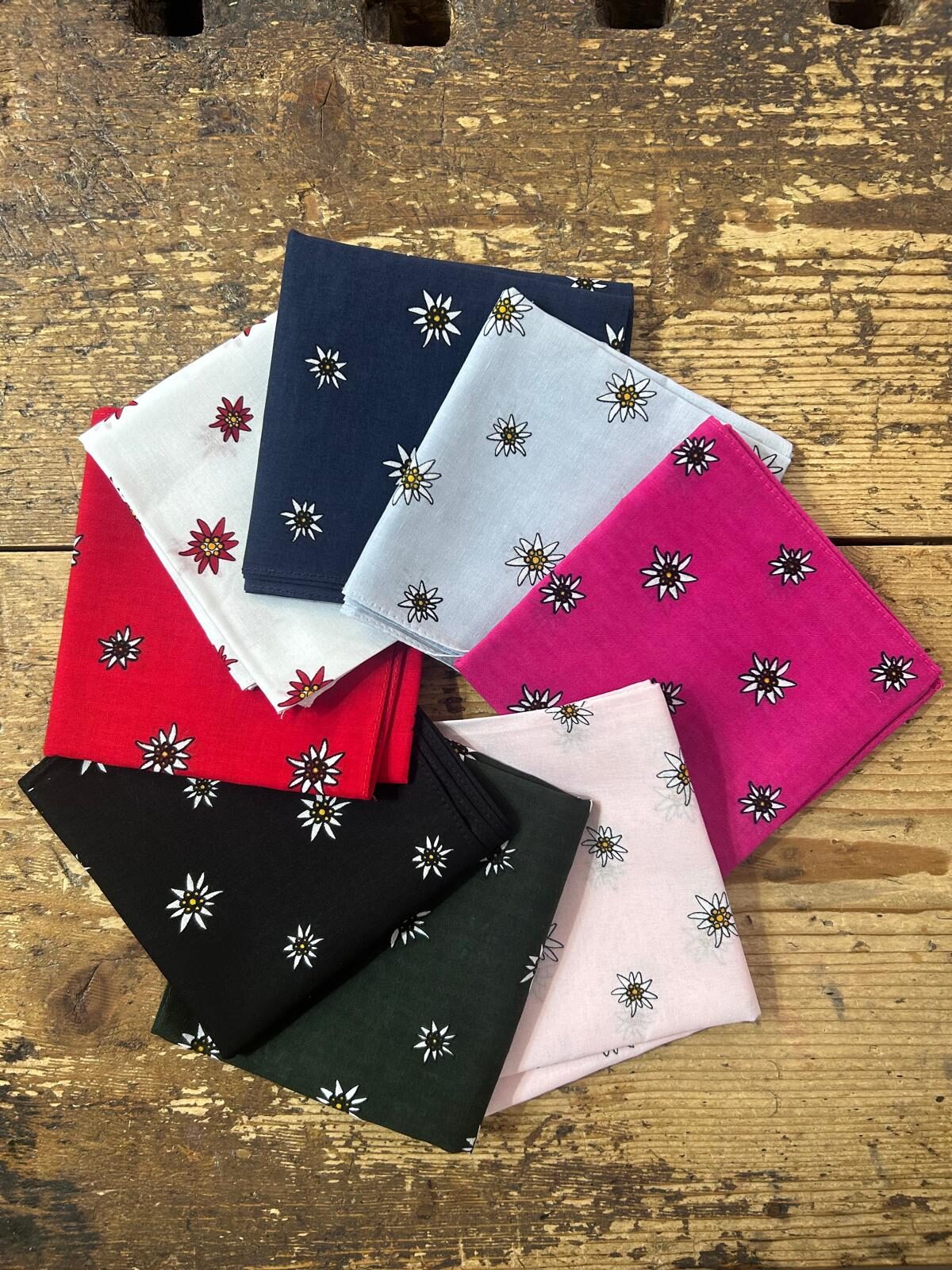 Foulard in cotone con stampa stella alpina